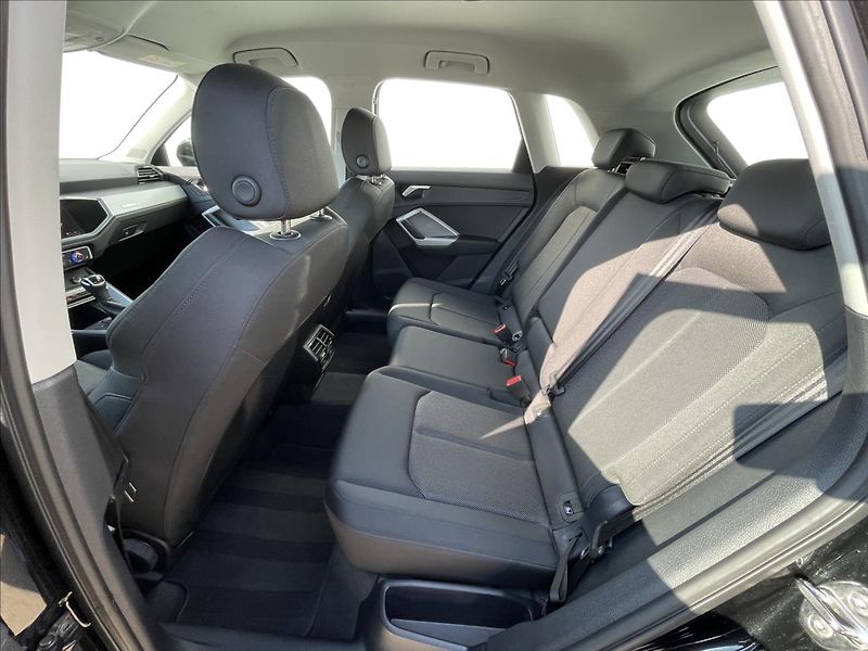 Audi Q3 1,5 TFSI AT7 S line Gravity - fotka 16 z 23