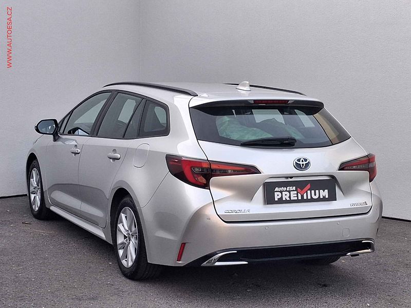 Toyota Corolla (2024) 1.8 e-CVT, 1.maj,ČR, Comfort - fotka 6 z 20