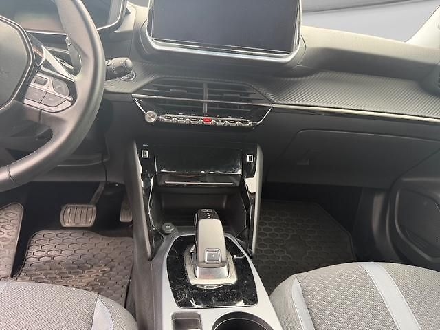 Peugeot 2008 (2020) 1.2 pure tech EAT8 130k ALLURE - fotka 11 z 15