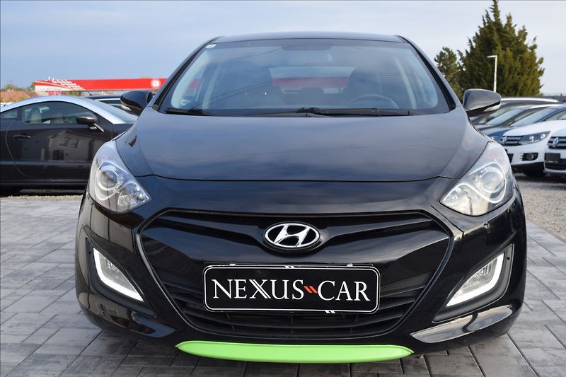 Hyundai i30 1,6 CRDi 81KW BALCK & LIME - fotka 2 z 48