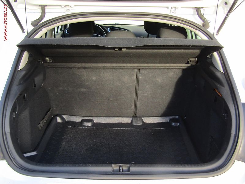 Citroën C4 (2012) 1.6HDi, ČR, AC, STK5/28 - fotka 7 z 15