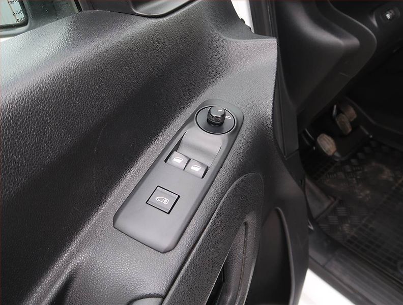 Peugeot Partner (2021) 1.5 BlueHDi, 3Místa, SR, 1Maj - fotka 12 z 14