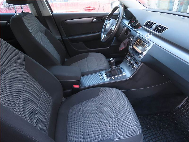 Volkswagen Passat (2013) 1.6 TDI, Serv.kniha, Navi - fotka 9 z 21