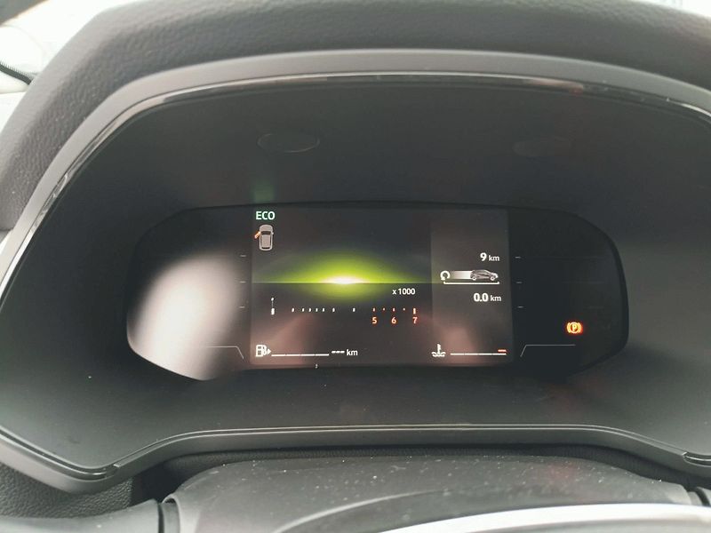 Renault Captur (2026) evolution TCe 115 + zimní pneu - fotka 22 z 23