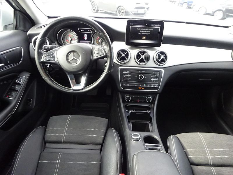 Mercedes-Benz GLA 200d 100kW 4MATIC PANORAMA  - fotka 7 z 40