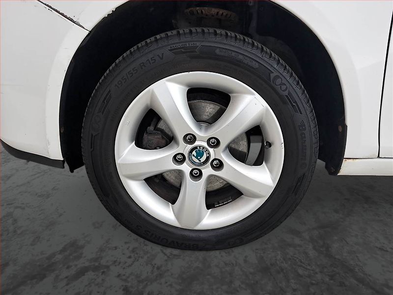 Škoda Fabia (2008) 1.4 TDI, udržované - fotka 14 z 15