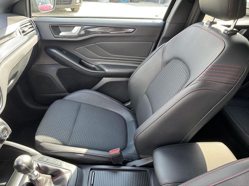 Ford Focus (2018) 2.0TDCi 110KW 1.Majitel ST  - fotka 15 z 27