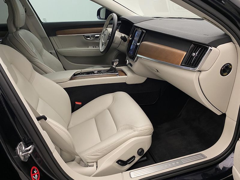 Volvo S90 T6 AWD   REZERVACE - fotka 23 z 40