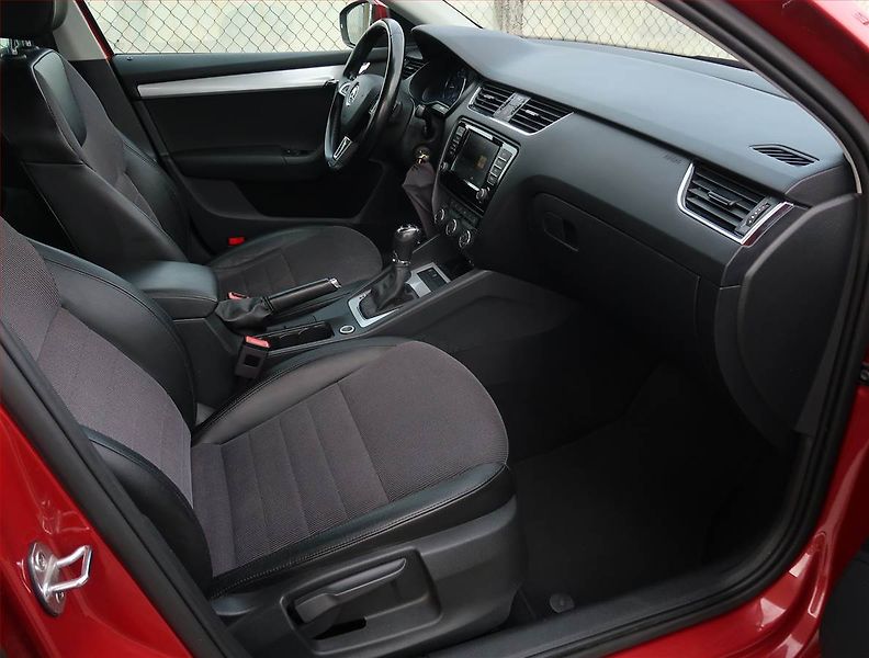 Škoda Octavia (2015) Ambition Plus 2.0 TDI, 4X4 - fotka 9 z 19