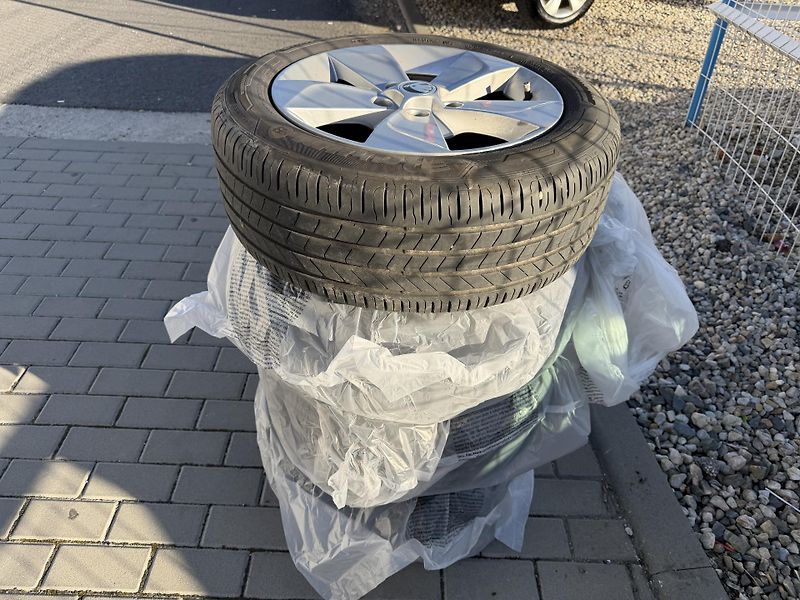 Škoda Superb II 2,0 TDi/103kW - Klima,ESP,. - fotka 61 z 71