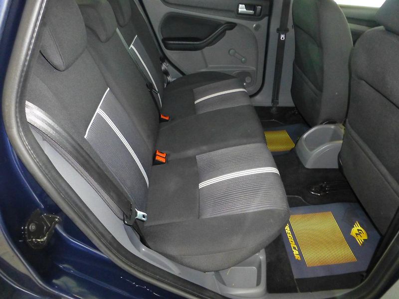Ford Focus (2010) 1,6TDCI-80KW*KLIMATIZACE**ALU* - fotka 20 z 23
