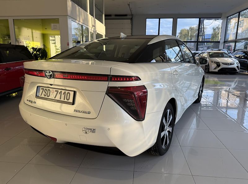 Toyota Mirai (2017) - fotka 5 z 23