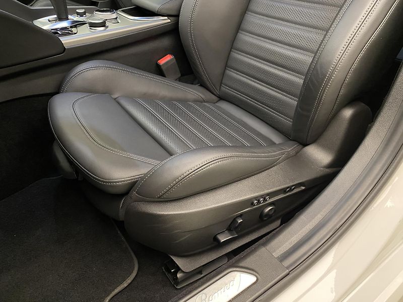 Alfa Romeo Giulia 2.0T VELOCE Q4 AUT  - fotka 24 z 56