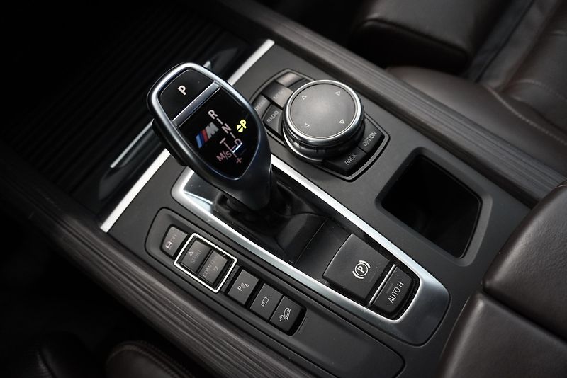 BMW X5 (2015) M50D SUV XDRIVE STEPTRONIC - fotka 23 z 42