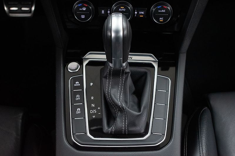 Volkswagen Passat 2.0 Bi-TDI R-LINE*N.TOPENÍ*ACC - fotka 24 z 40