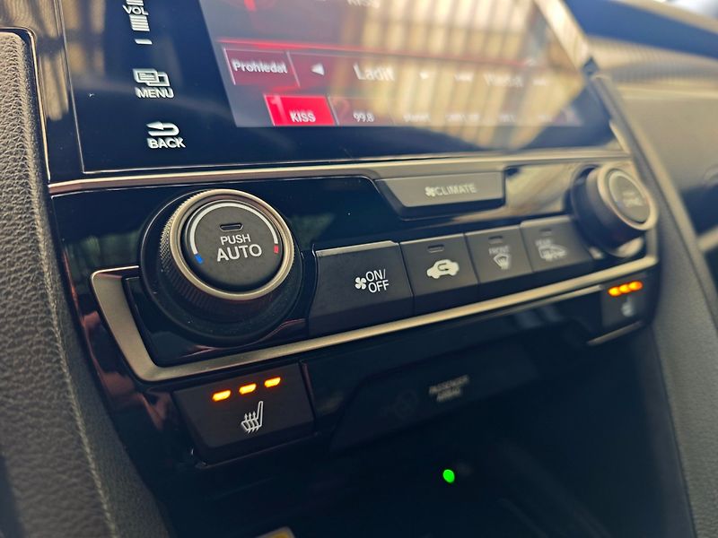 Honda Civic (2019) 1.5 Turbo Sport Plus 134kW 6MT - fotka 23 z 45