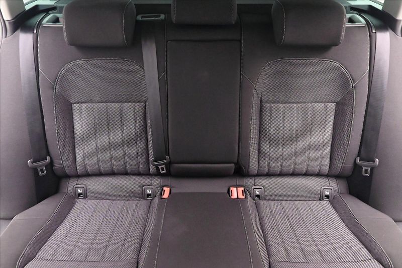 Škoda Superb 1,4 TSI iV 160 kW DSG Style Zá - fotka 28 z 31