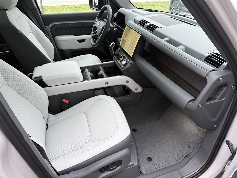 Land Rover Defender 3,0 X-DYNAMIC SE D250 - fotka 21 z 29