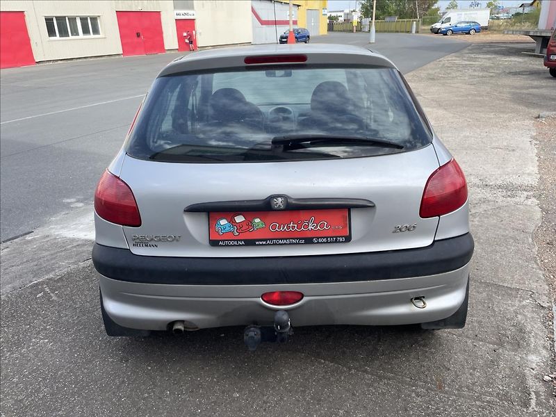 Peugeot 206 1,4i 55kW*tažné*Zachovalé auto - fotka 6 z 36
