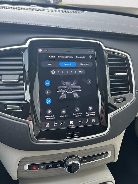 Volvo XC90 B5 (nafta) AWD PLUS BRIGHT *7M - fotka 31 z 42