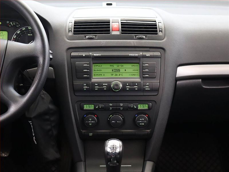 Škoda Octavia (2007) 2.0 TDI, Serv.kniha, nová STK - fotka 9 z 11