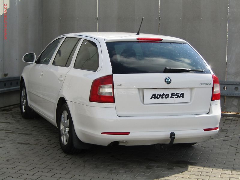Škoda Octavia (2012) 1.6 TDi, ČR, Ambition - fotka 6 z 18