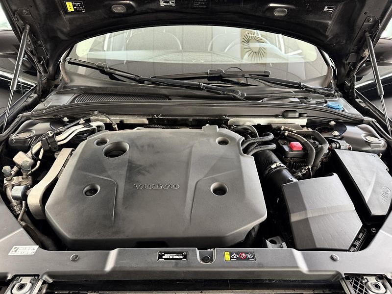 Volvo V60 B4 AUT*145kW*KeyLess*Tažné - fotka 31 z 31