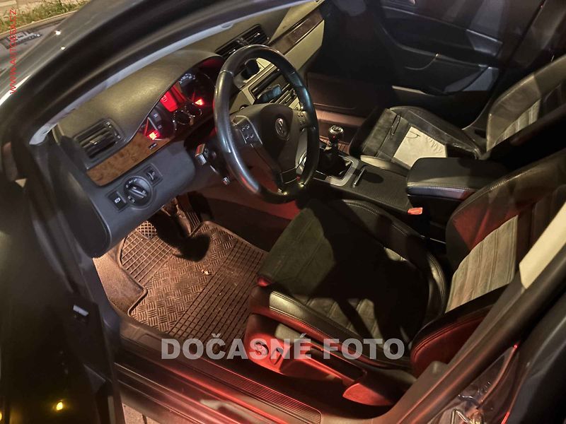 Volkswagen Passat (2008) 2.0TDi 4x4, xenon, autoAC - fotka 3 z 3