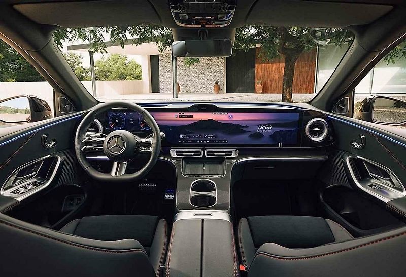 Nový Mercedes-Benz GLC s technologií EQ se bude nabízet souběžně s původní verzí se spalovacími motory.