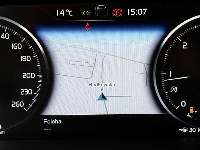 Volvo XC90 D5 AWD R-DESIGN PRO // VZDUCH  - fotka 39 z 60