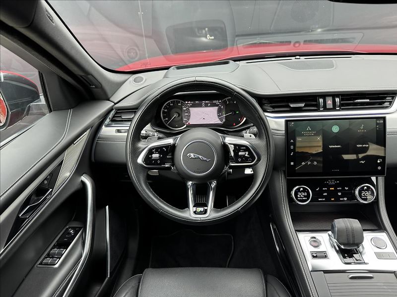 Jaguar F-Pace 3,0 P400 R-Dynamic SE AWD AT - fotka 17 z 31
