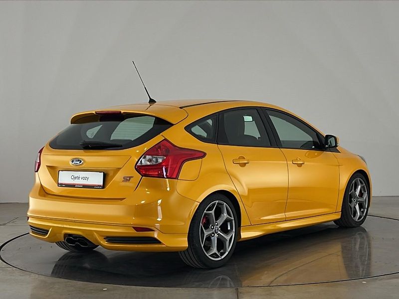 Ford Focus ST - fotka 2 z 25