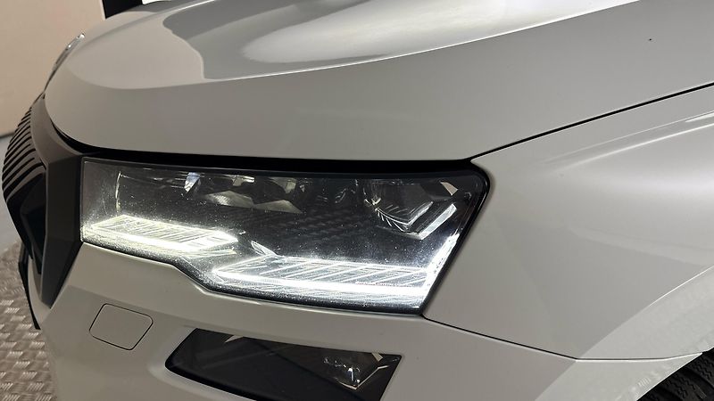 Škoda Karoq 1.5 TSI DSG Sportline - fotka 18 z 27