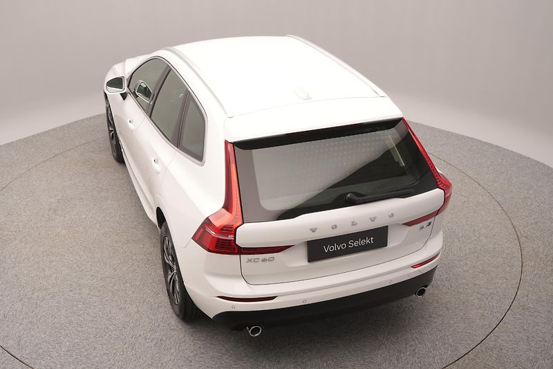 Volvo XC60 B4 AWD MOMENTUM AUT REZERVACE - fotka 15 z 45