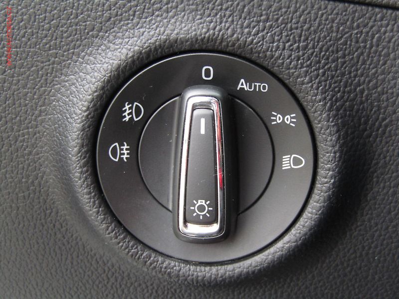Škoda Superb (2016) 2.0 TDi, Style, TZ, navi - fotka 13 z 23