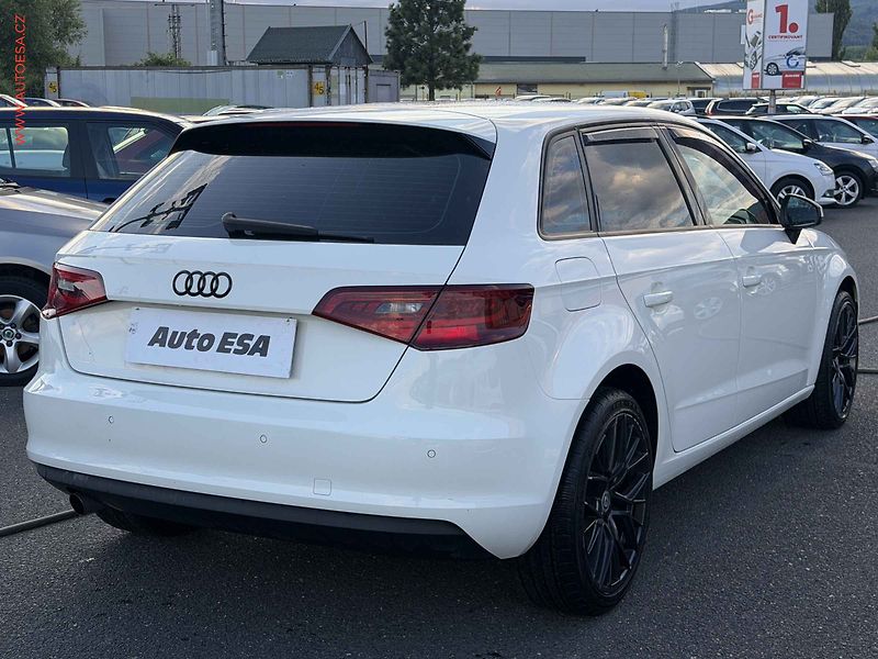 Audi A3 (2015) 1.6 TDi, ČR, AT, bixen, AC - fotka 4 z 14