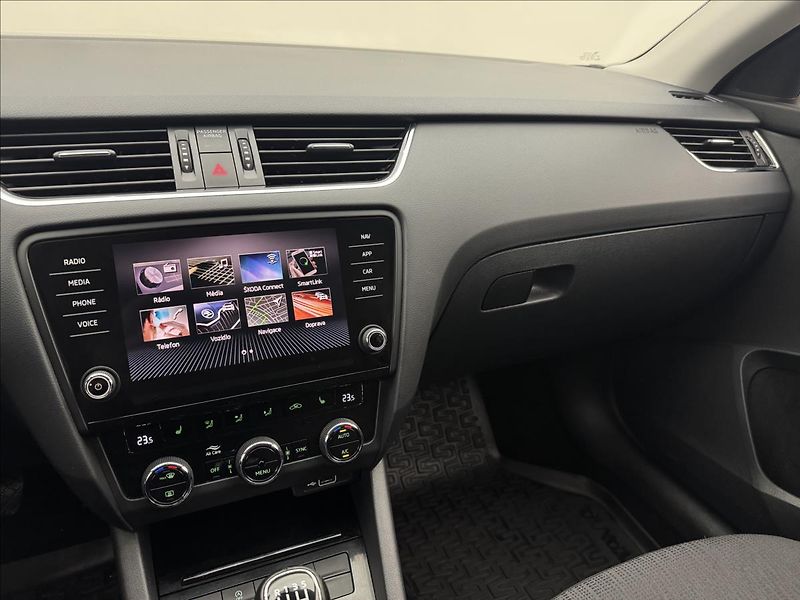 Škoda Octavia 2,0 LED STYLE NAVI KEYLESS CZ - fotka 15 z 42