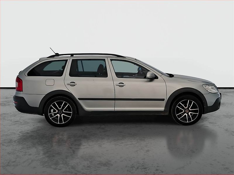 Škoda Octavia (2011) Scout 2.0 TDI, 4X4, Xenony - fotka 6 z 16