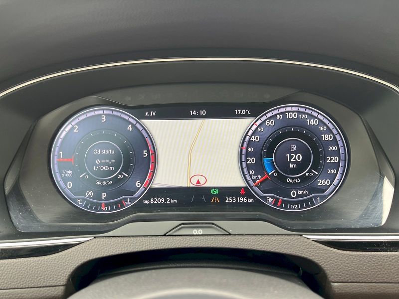 Volkswagen Passat (2015) 2.0 TDI / 176 kW 4x4 - fotka 18 z 28
