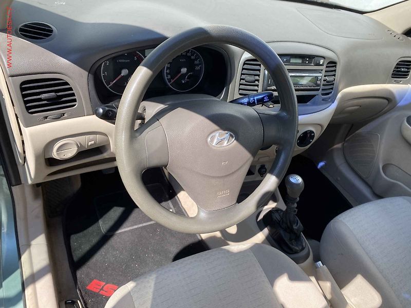 Hyundai Accent (2007) 1.5 CRDi, 1.maj,ČR, TZ, park - fotka 12 z 16