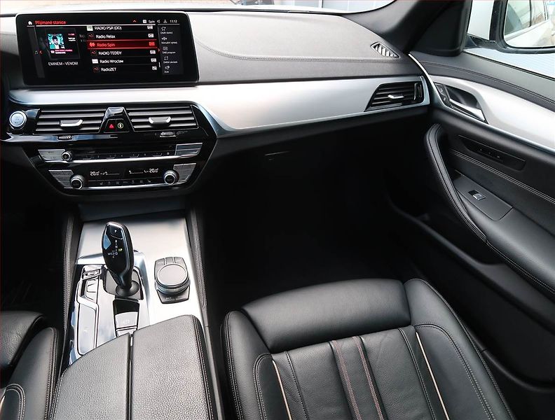 BMW Řada 5 (2020) 530d xDrive - fotka 8 z 15
