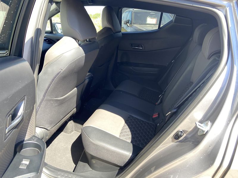 Toyota C-HR 1.8 HSD e-CVT Executive - fotka 11 z 20