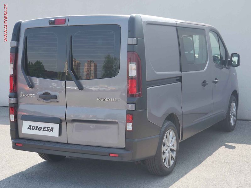 Renault Trafic (2018) 1.6dCi 6míst, AC, navi - fotka 4 z 14