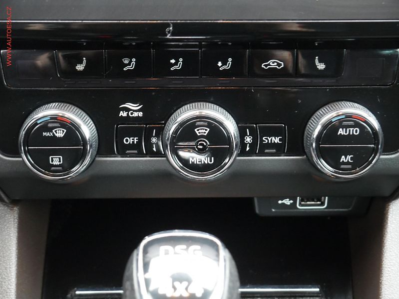 Škoda Octavia (2018) 2.0TDi 4x4, ČR, L&K, DSG, TZ - fotka 16 z 23