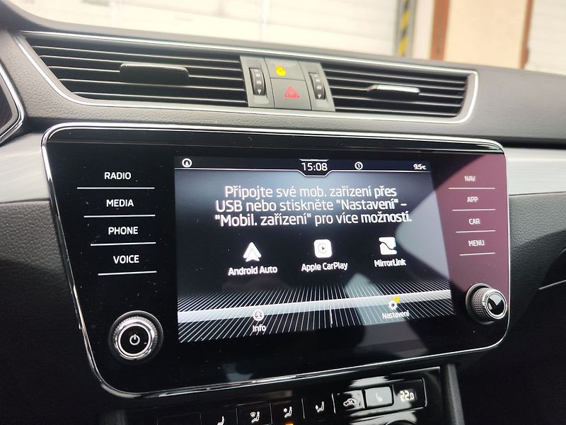 Škoda Superb 1.5 TSI/110kW Ambition DSG - fotka 18 z 31