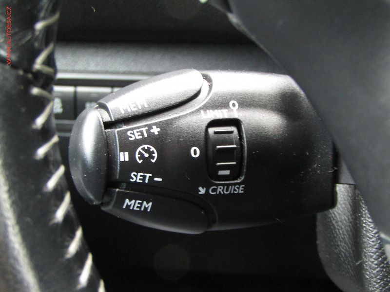 Peugeot 308 (2017) 1.6HDi, ČR, LED, park.čidla - fotka 13 z 18