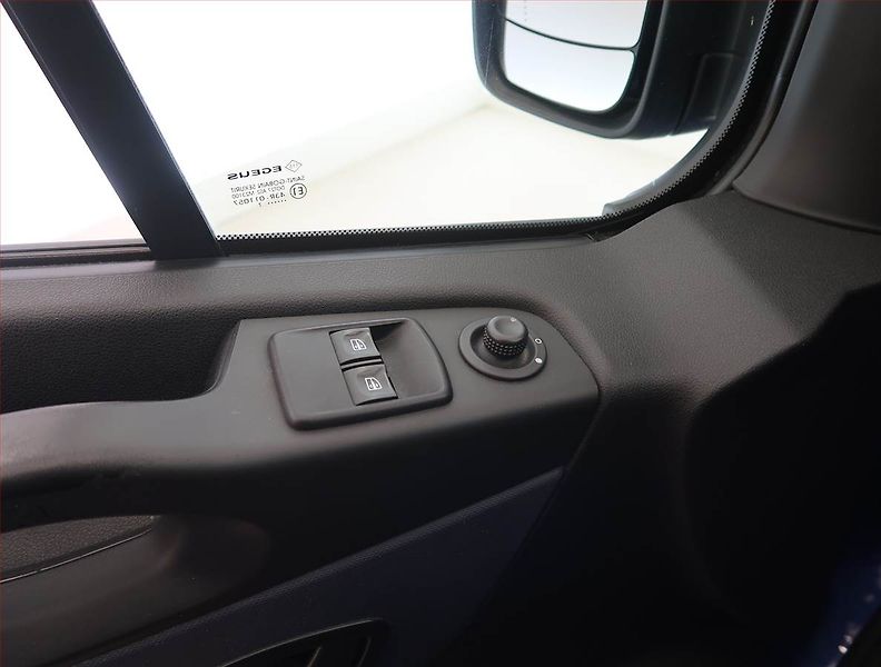 Opel Vivaro (2017) 1.6 BiCDTI, Bus, 9Míst - fotka 18 z 20