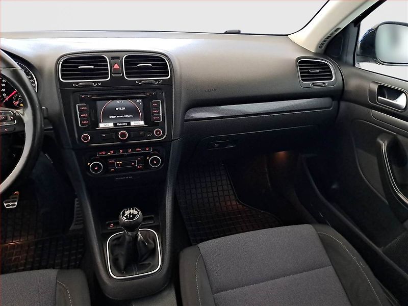 Volkswagen Golf (2011) 1.6 TDI, po STK - fotka 8 z 17