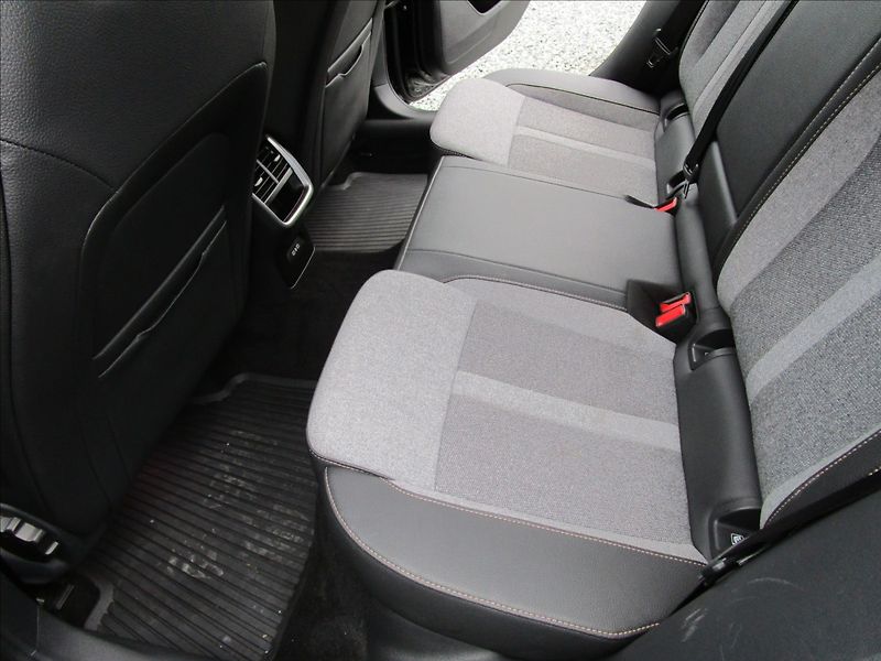 Škoda Octavia Combi 2.0TDi DSG Selection - fotka 40 z 59