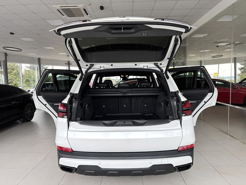 BMW X5 40i xDrive*280kW*Laser*Panoram - fotka 39 z 45